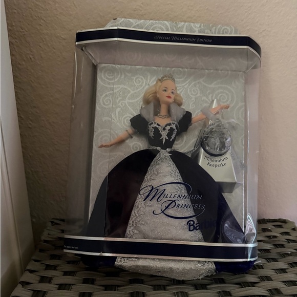 Barbie Millennium Princess 2000 Special Edition Collectible Doll Hallmark - Picture 2 of 6